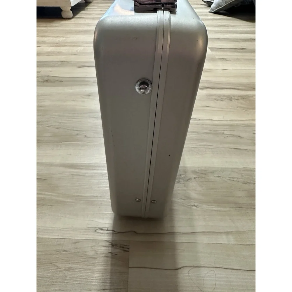 Used Aluminum Briefcase Silver Case 18x13x4
